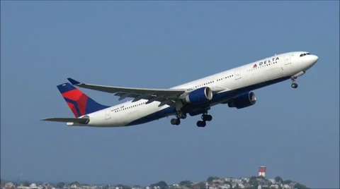 Delta Airlines plane taking off Stock Footage 39654321