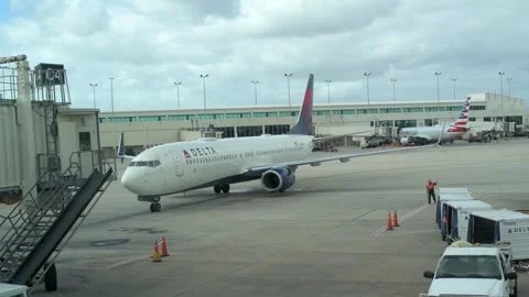Delta airplane pulling into gate Video stock 247294016