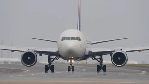 Delta Boeing 767 Passenger Airplane Taxi Head On for Takeoff Copenhagen Airport Stock Footage 286045142