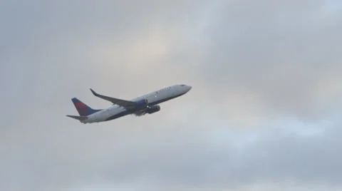Delta plane take off Stock Footage 34331098