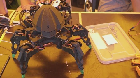 Demo version spider robot big control remote 動画素材 128447656