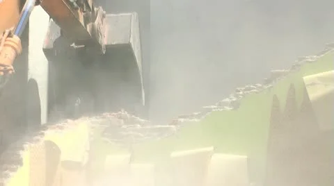 Demolition 30 fps 17 動画素材 11428470