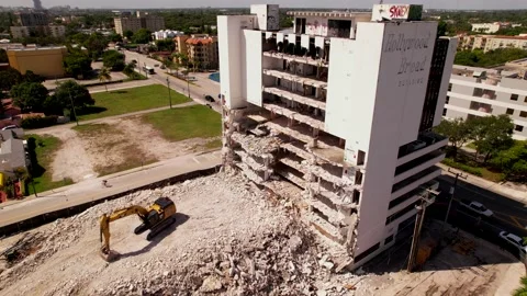 Demolition of the Hollywood Bread Building collapse 4k Vídeos de archivo 160631218