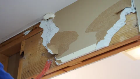 Demolition Process. Process of Tearing Down a Room Wall 库存影片 304295377