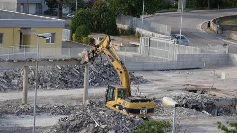 Demolition work with a hydraulic grapple - A Stock-Footage 195929467