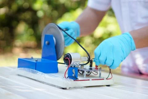 Demonstrate science experiment about electricity circuit from dynamo kit Stock Photos