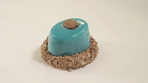 Demonstration of the exclusive cupcake Stock Footage 70924852