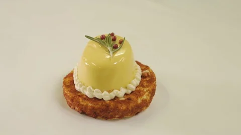 Demonstration of the exclusive cupcake Stock Footage 70925004