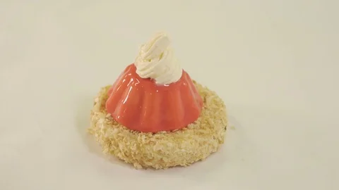 Demonstration of the exclusive cupcake Stock Footage 70925227