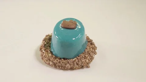 Demonstration of the exclusive cupcake Stock Footage 70925537