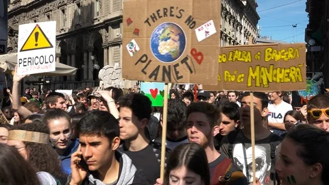 Demonstration of picketers walking with banners, Friday for future, Milan, Italy Vidéo 104866148