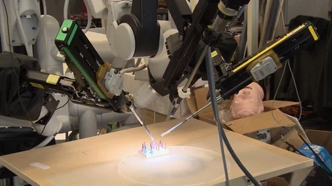Demonstration of robotic hands and its precise abilities Video stock 99307687