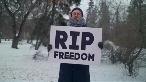 Demonstration with a sign RIP Freedom asking government to stop unlawful actions Video stock 164772703