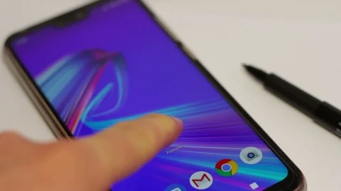 Demonstration of the tomato technique with hands typing on the smartphone screen Stock-Footage 126514940