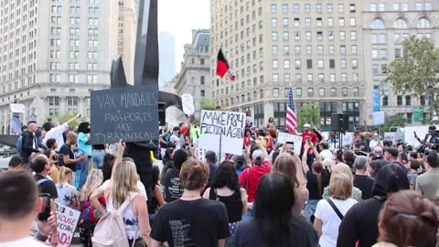 Demonstrators assemble to protest New York vaccine mandate, NEW YORK, US - 28 Se Stock-Footage 204059564