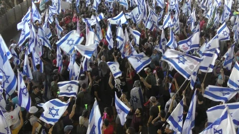 Demonstrators with Israeli flags make extreme noise against government 스톡 동영상 246017231