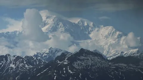 Denali - Mount McKinley Peak in Clouds 24p 스톡 동영상 12434210