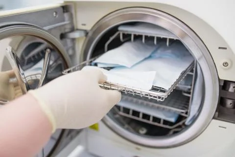 Denatal assistant using Sterilization systems. Preparation instruments for Foto stock