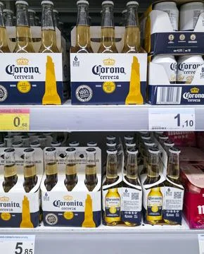 DENIA, SPAIN - Juny 18, 2026.Multipacks of Corona and Coronita Cerveza stac.. Foto stock