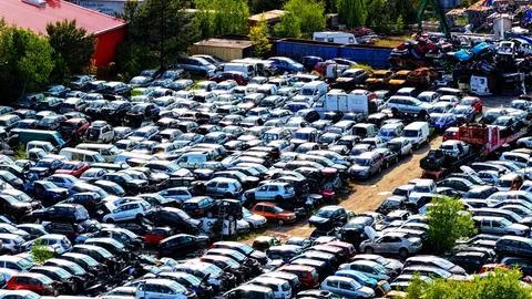 Dense Car Scrapyard Full of Damaged and Deregistered Vehicles Fotos Stock