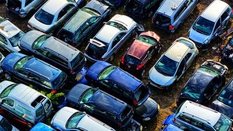 Dense Car Scrapyard Packed with Damaged and Scrapped Vehicles 写真素材