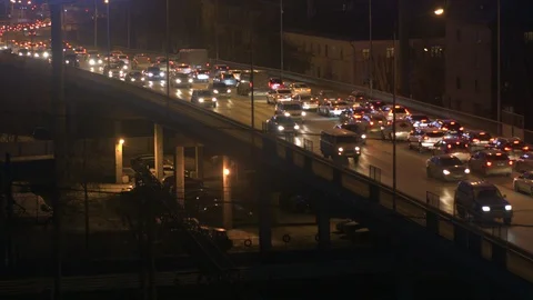 Dense city traffic on the bridge Video stock 98967201