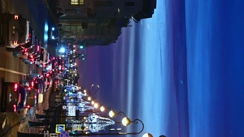 Dense city traffic in twilight winter time along the Neva river Stock Footage 169035933