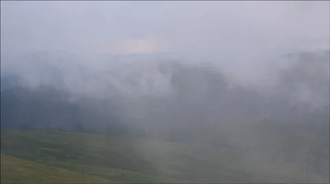 Dense fog in the mountains Video stock 40499854
