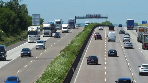 Dense traffic on autobahn A3 Видео 155651617