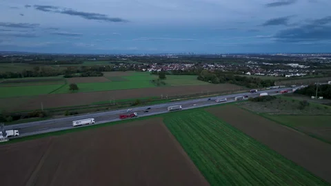 Dense traffic on highway at dusk Stockbeeldmateriaal 219951621