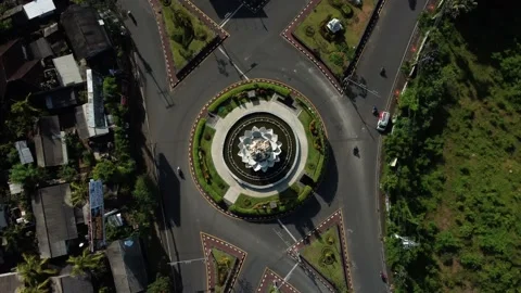 Dense traffic roundabout top down rotating aerial Video stock 153105817