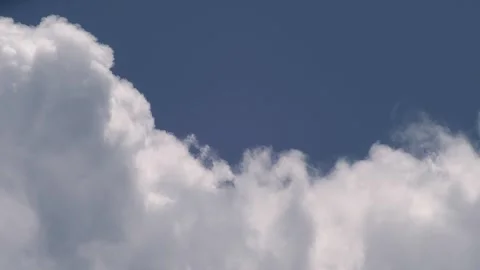 Dense White Cloud Texture Moving in Blue Sky. Dramatic Cloudscape Close Up Видео 333605616