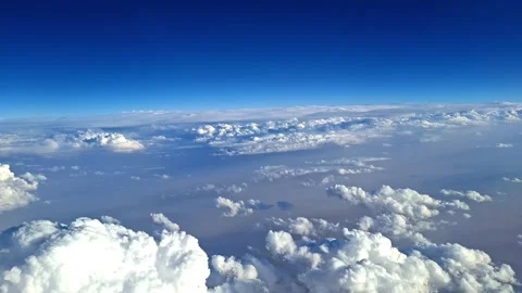 Dense White Cumulus Formations In Open Sky Vídeo Stock 334401971