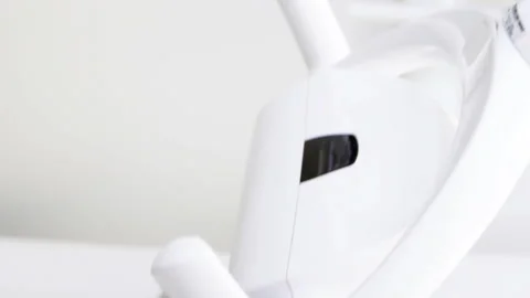 Dental assistant using digital tablet Vídeos de archivo 301418022