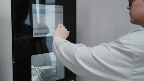Dental technician programming cnc milling machine Видео 336627057