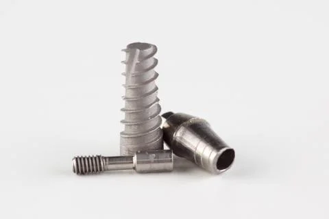 Dental titanium implant with locking elements Foto stock