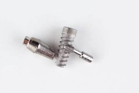 Dental titanium implant with locking elements Stockfoto's
