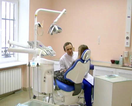 Dentist advises child 3 Stock Footage 35015754