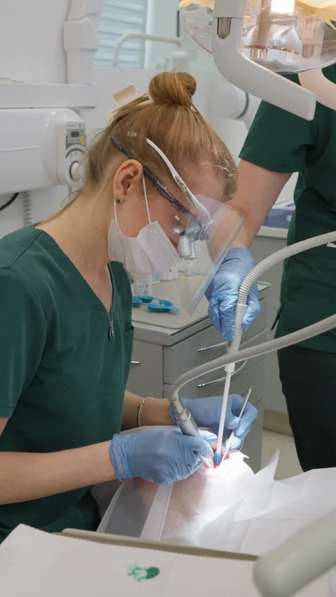 Dentist applies prophylactic paste with rotary cup for aesthetic tooth polishing Видео 332230066
