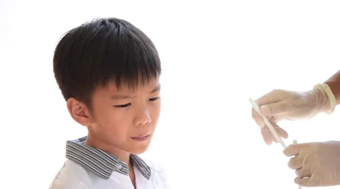 Dentist checking child teeth 库存影片 68809607