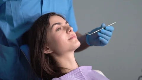 Dentist Checks Teeth 動画素材 87324149