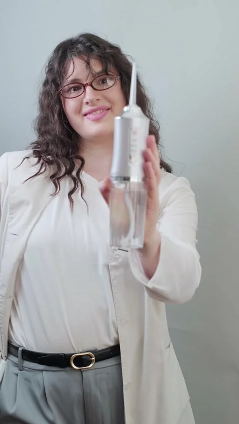 Dentist explains how to use an irrigator for complete oral hygiene. Stock Footage 307303634