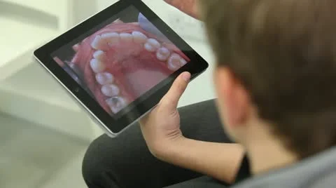 Dentist with iPad 스톡 동영상 21019725