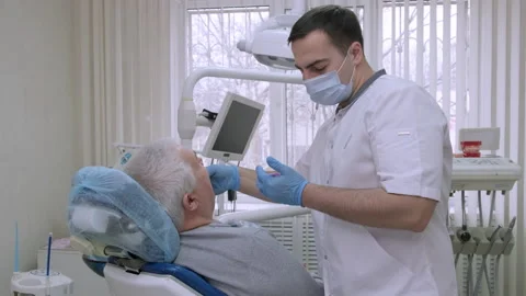 Dentist making casts of patient teeth to make removable dentures Stock-Footage 171226090