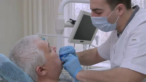 Dentist making casts of patient teeth to make removable dentures Stock-Footage 173722279
