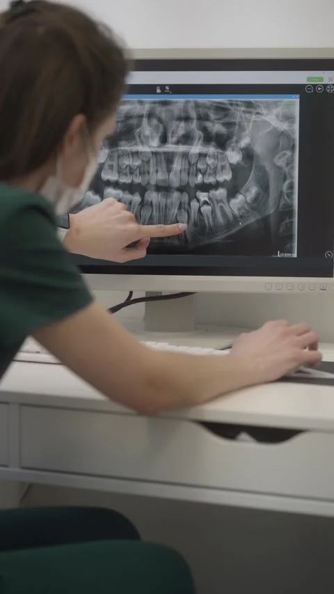 The dentist shows teeth on an X-ray. Consultation with an orthodontist. Stock-Footage 269043457