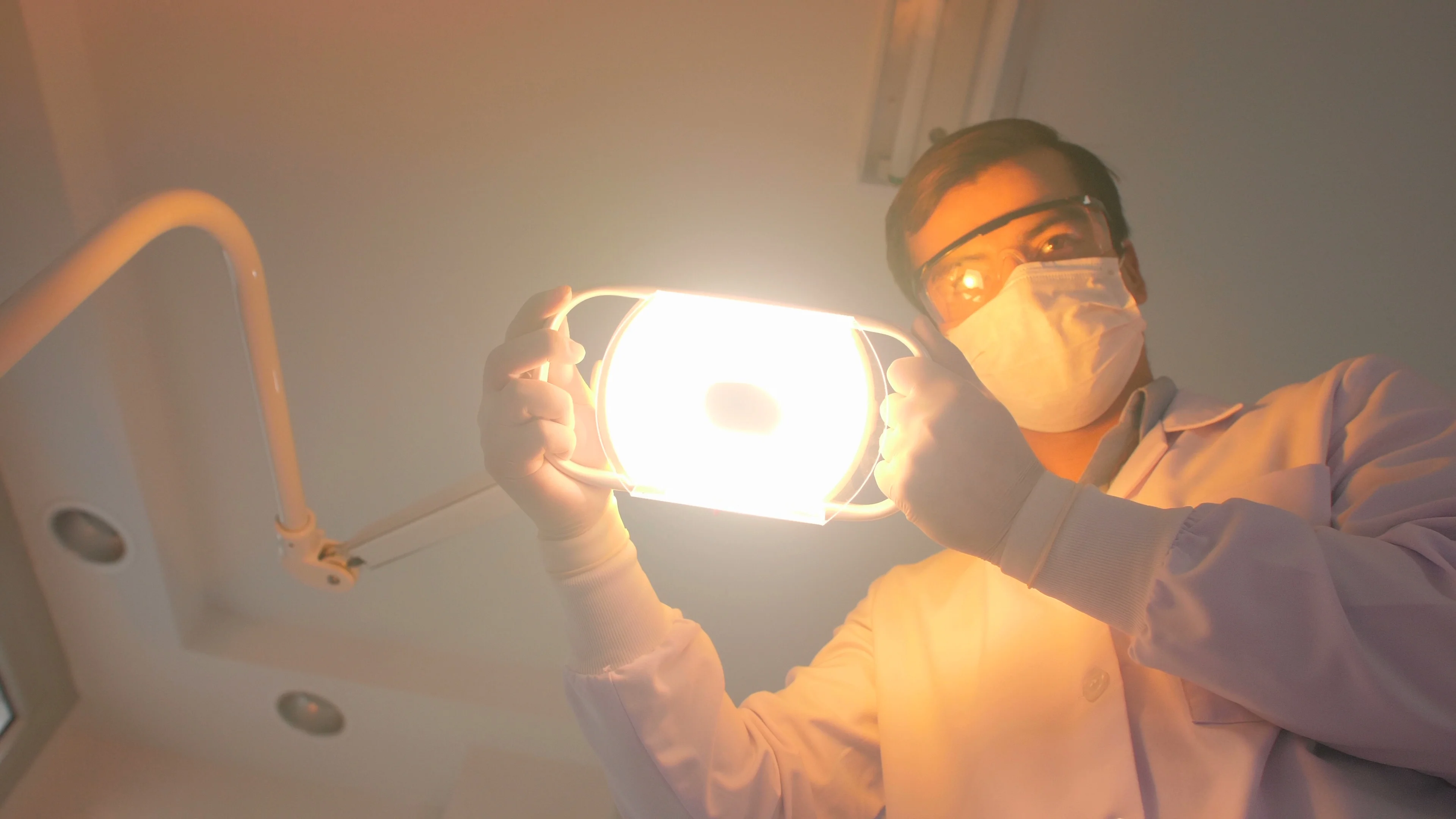 Dentist turns the Light of dental lamp o... | Video | Pond5