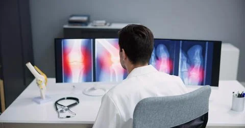 Dentist Using Computer Technology Dental Software Stock-Fotos