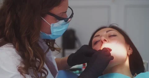 Dentist working with patients 動画素材 156411588