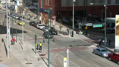 Denver busy intersection 動画素材 70518963